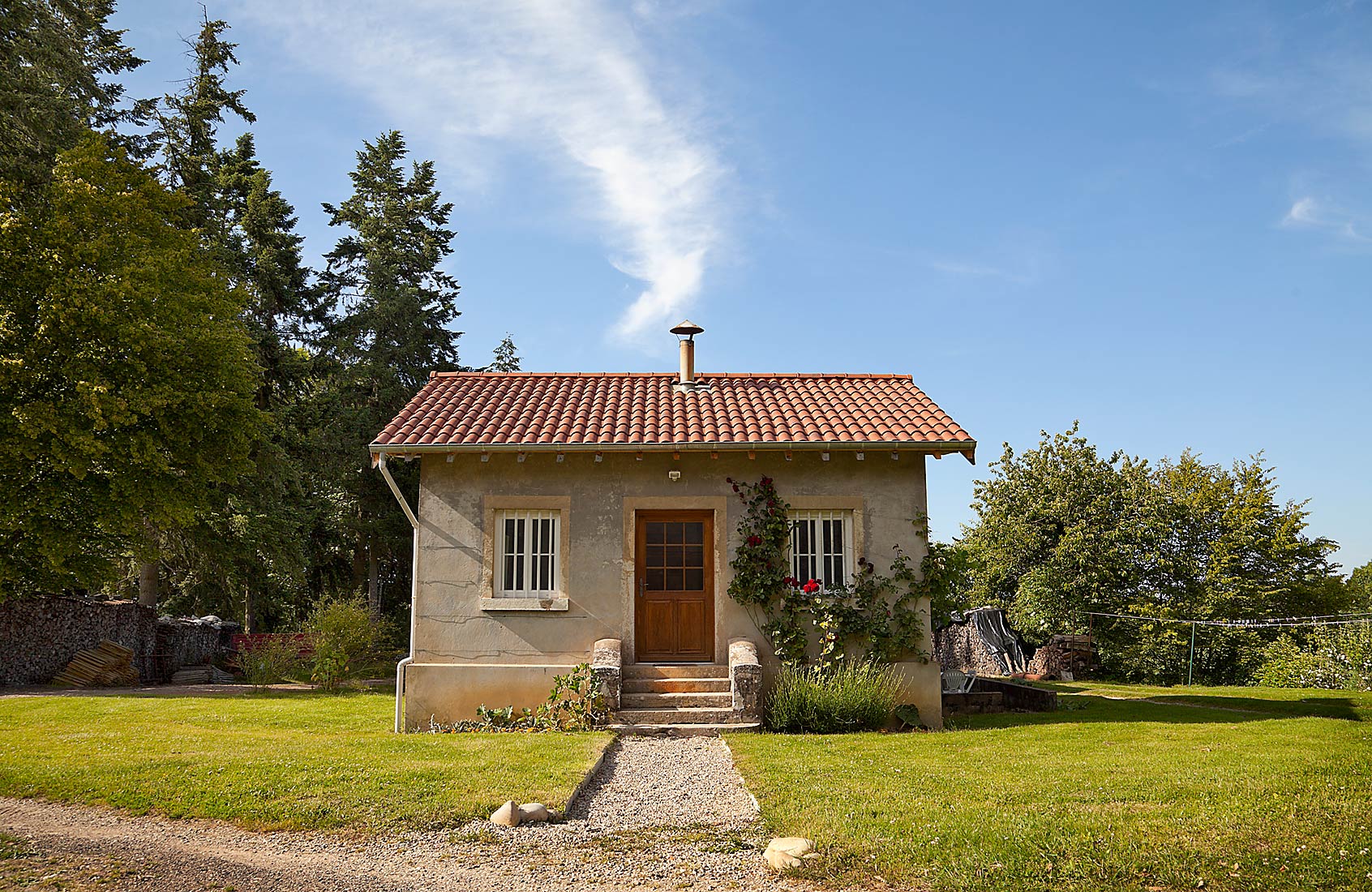 Les Dombes La Petite Maison Gites Du Chateau De Joyeux